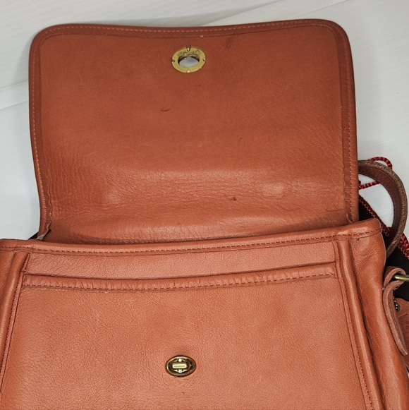 Vintage COACH Court Bag 9870 – Rare Red Leather – Turnlock Shoulder Bag . - Picture 11 of 16